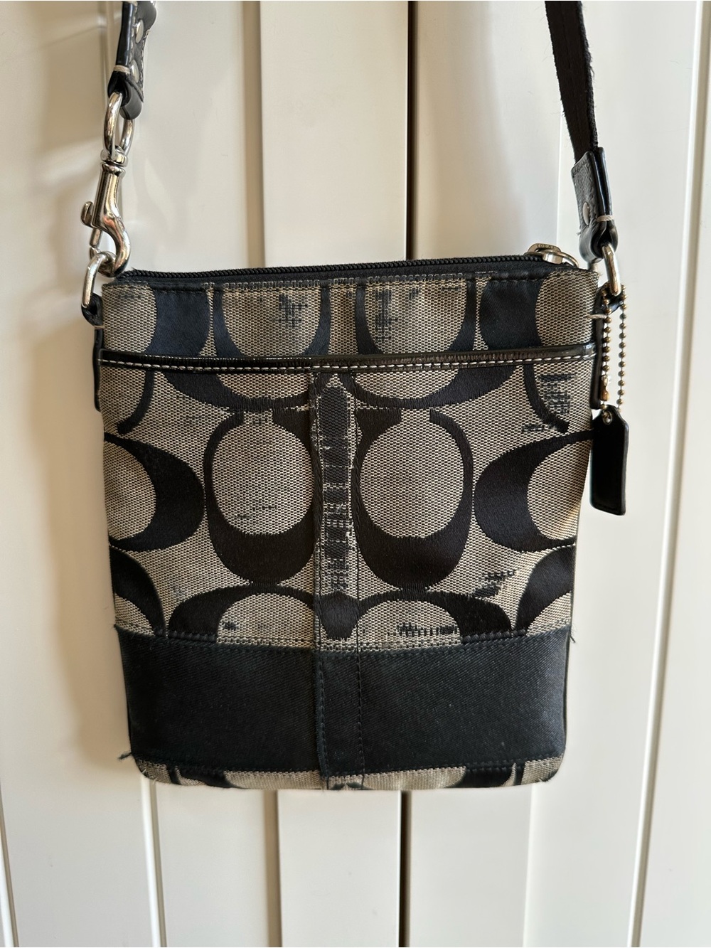 Coach Signature Black & Grey Jacquard Canvas Swingpack Crossbody Bag w/ Hangtag